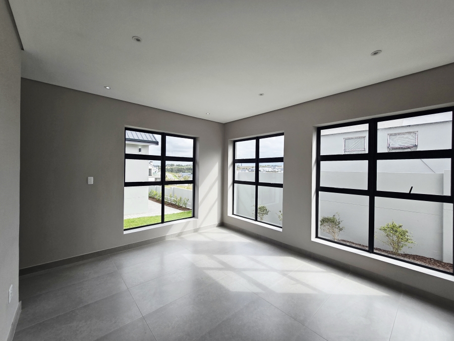 3 Bedroom Property for Sale in Kingswood Golf Estate Western Cape